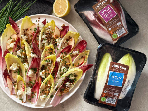 סלט אנדיב עם גבינה כחולה