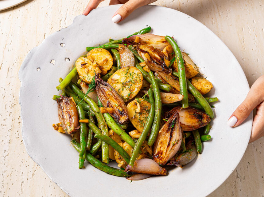 שעועית ירוקה, בייבי תפוחי אדמה ובצלצלי שאלוט ברוטב לימוני